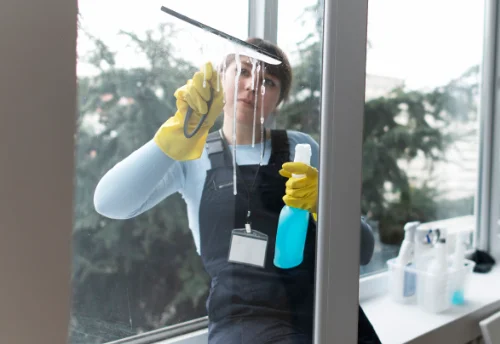 Nettoyage de vitres intérieures et extérieures à Villeconin